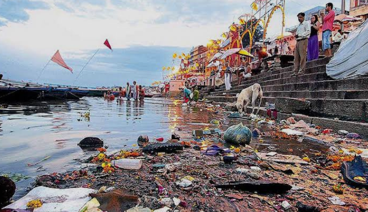 मां कहकर भी नदियों को जहर क्यों दे रहे हैं हम? आस्था और प्रदूषण का कड़वा सच