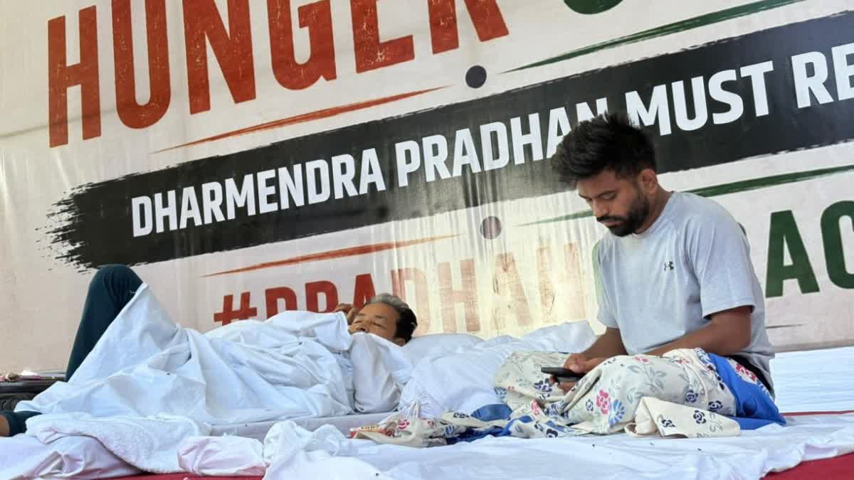 शिक्षा मंत्री के इस्तीफे की मांग तेज, सोनम वांगचुक भूख हड़ताल पर।