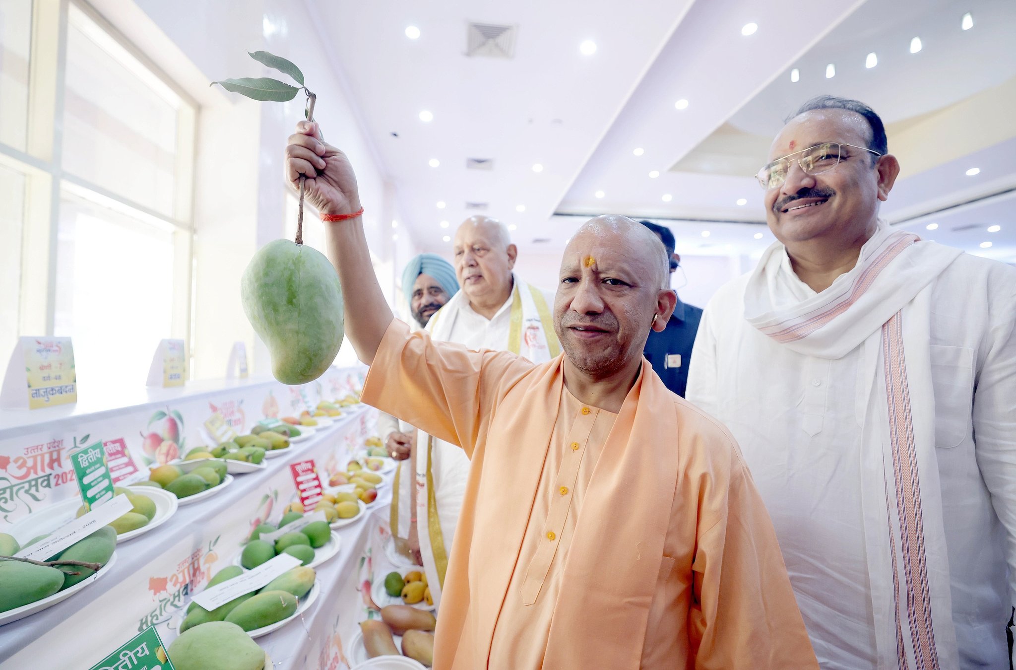 उत्तर प्रदेश आम महोत्सव का शुभारंभ, 800 से अधिक किस्मों के आम बने आकर्षण का केंद्र
