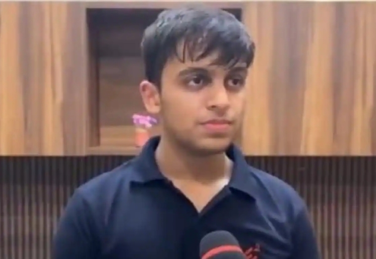 NEET UG 2026 में AIR-1 बने आर्यन गुप्ता, निजी दर्द को बनाया सफलता की सबसे बड़ी ताकत
