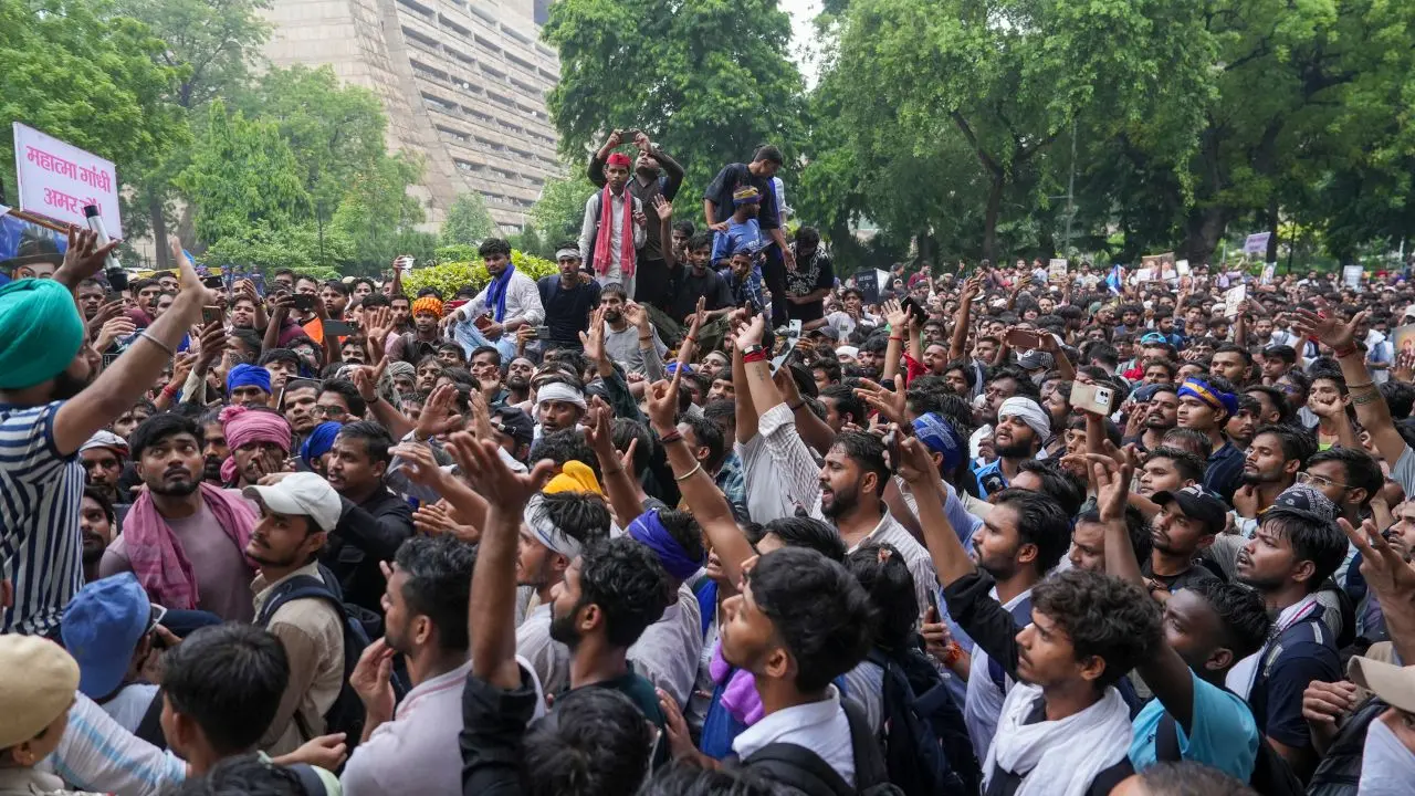 Chaos During CJP Parliament March: Protesters Allege Lathicharge in Delhi; AISA Leaders End 23-Day Hunger Strike